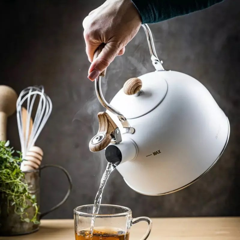 Ceainic cu fluier Kinghoff KH 1860, 2.5 l, Inductie, Maner din lemn, Alb