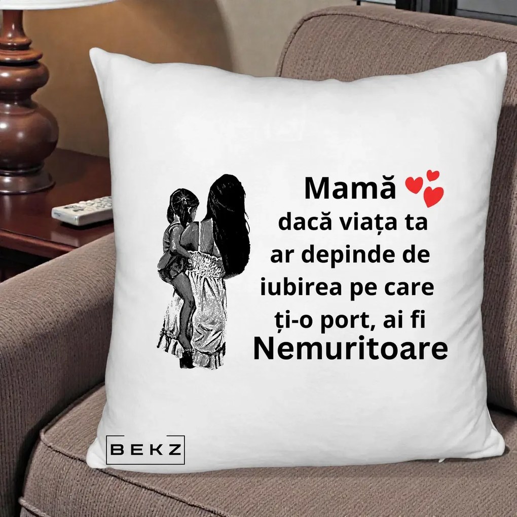 Cadou pentru Mama - Perna Personalizata Mama Nemuritoare Imbratisare, 40x40 cm, Alb Pufos, Husa Detasabila, Perna Inclusa, BEKZ®