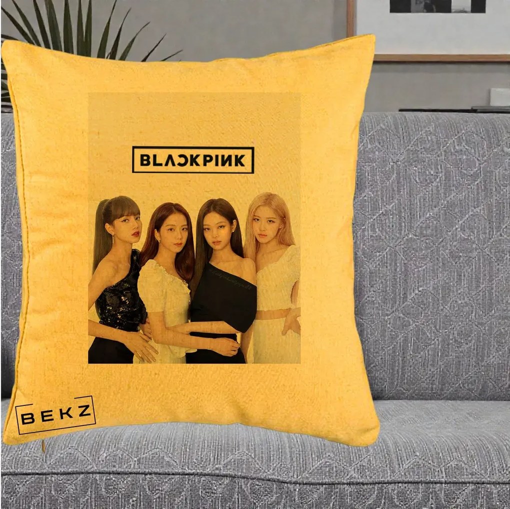Perna Personalizata K-pop BLACKPINK Foto Grup-Negru, 40x40 cm, Galben, Husa Detasabila, Perna Inclusa, BEKZ®