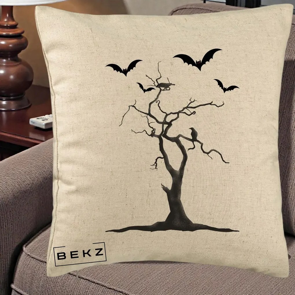 Perna Decorativa Halloween Copac cu Lilieci Alb-Negru, 40x40 cm, Bej, Husa Detasabila, Perna Inclusa, BEKZ®
