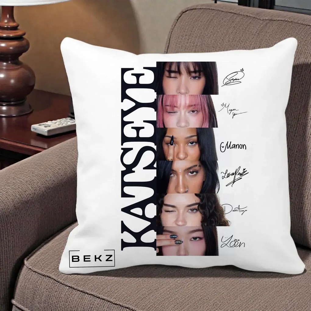 Perna Personalizata K-pop KATSEYE Semnaturi Membre Foto, 40x40 cm, Alba Mata, Husa Detasabila, Perna Inclusa, BEKZ®