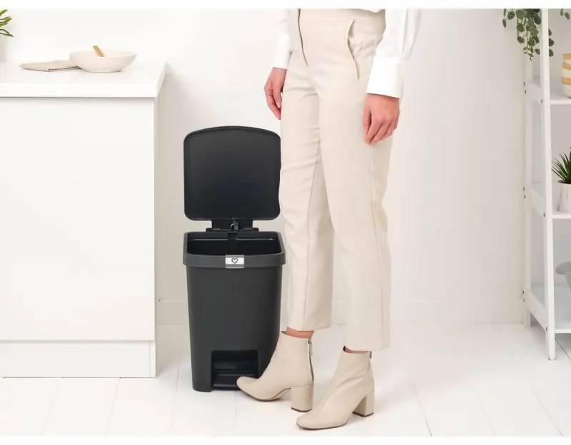 Coș cu pedală Brabantia StepUp 1008482, 25 L, Materiale ecologice, Deschidere mare, Gri închis