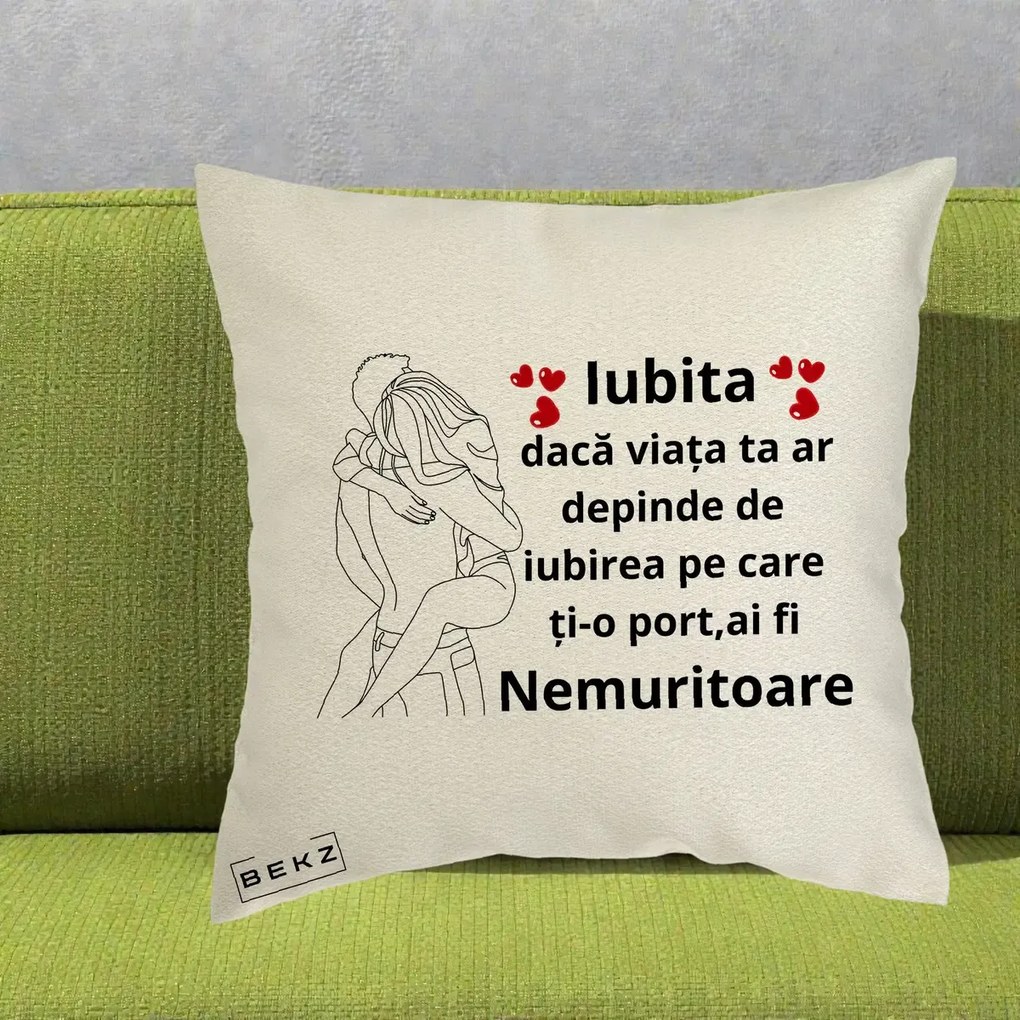 Cadou pentru Iubita - Perna Personalizata Iubita Nemuritoare cu Cuplu Line-Art si Inimi Rosii, 40x40 cm, Ecru, Husa Detasabila, Perna Inclusa, BEKZ®