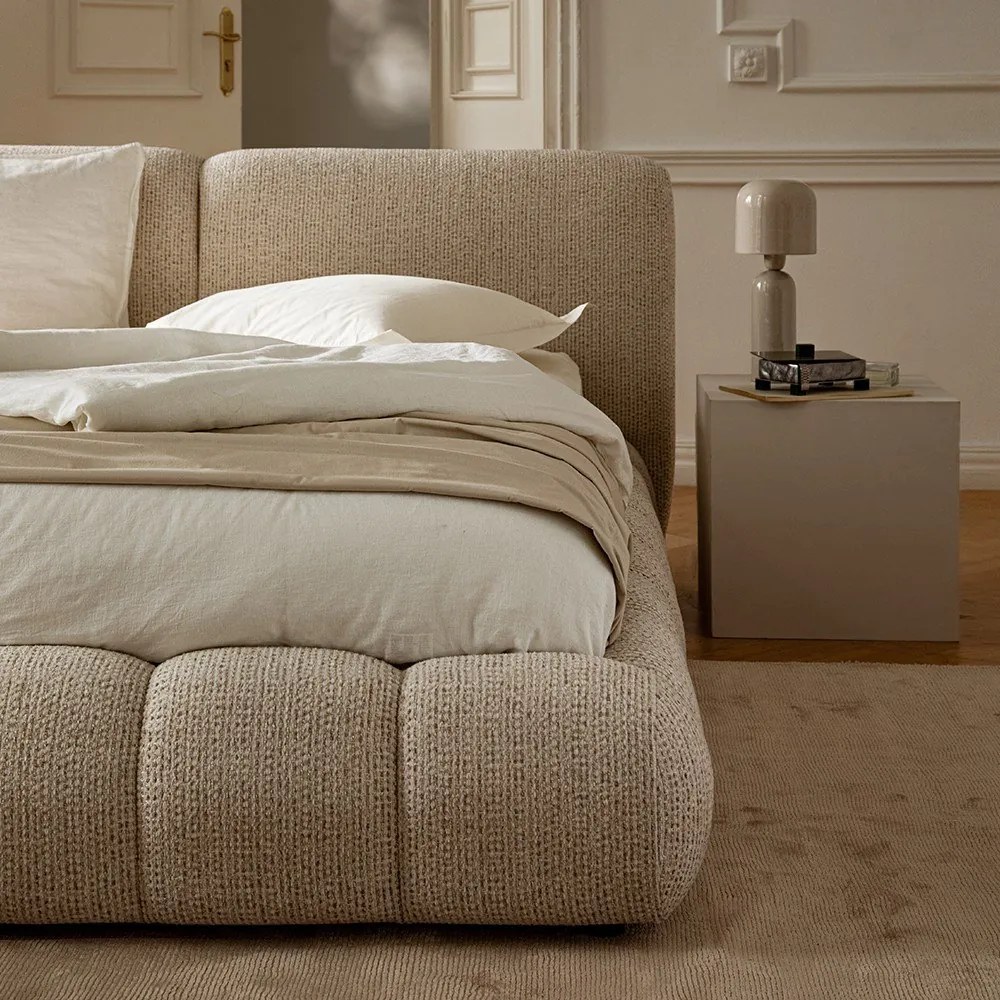 Pat matrimonial bej tapițat cu spațiu de depozitare cu somieră 200x200 cm Solange – Micadoni