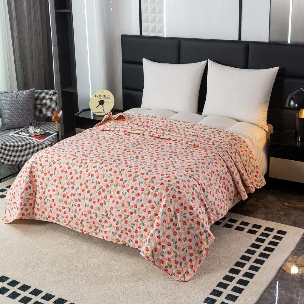 Cuvertura de pat STRAWBERRY roz Dimensiune: 220 x 240 cm