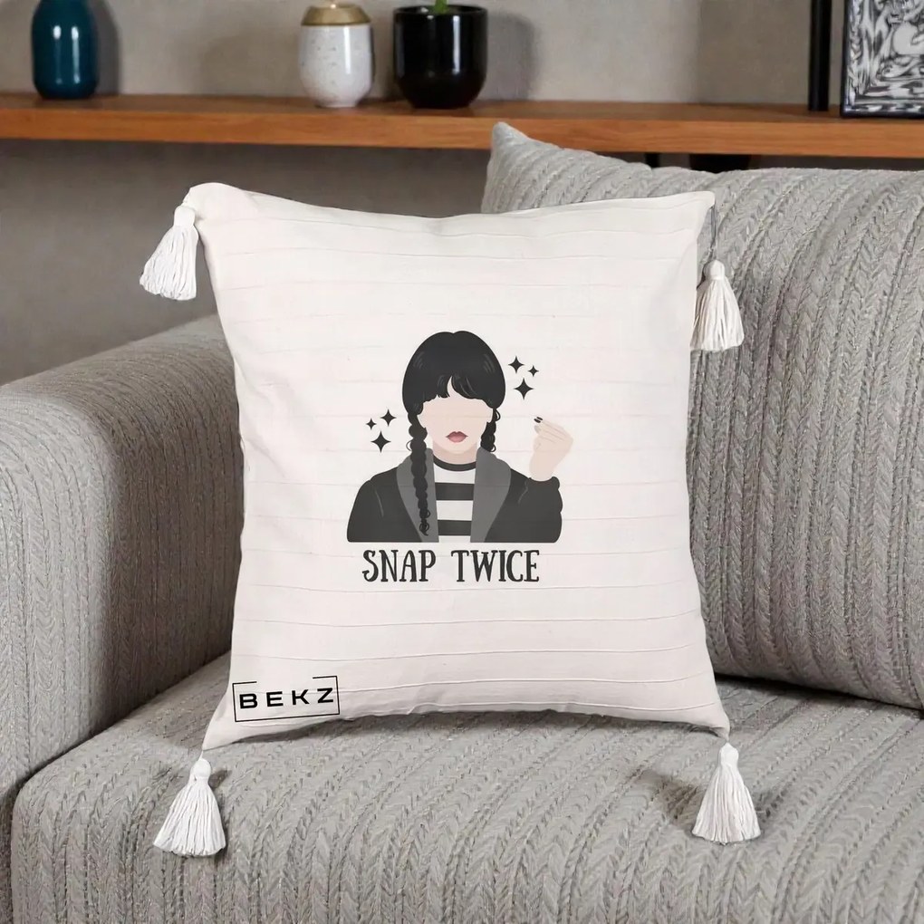 Perna Personalizata Wednesday Snap Twice, 40x40 cm, Bej cu Franjuri, Husa Detasabila, Perna Inclusa, BEKZ®