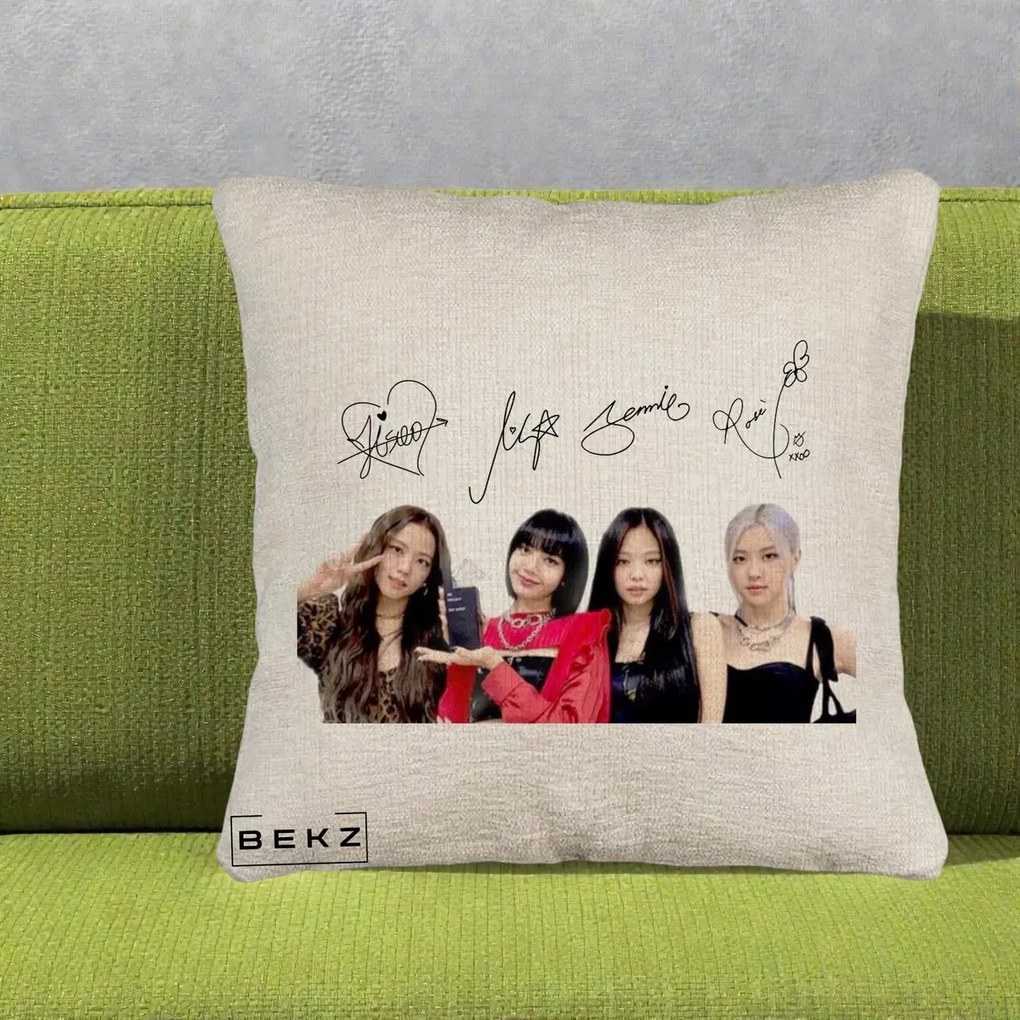 Perna Personalizata K-pop BLACKPINK Semnaturi, 40x40 cm, Bej Canapea, Husa Detasabila, Perna Inclusa, BEKZ®