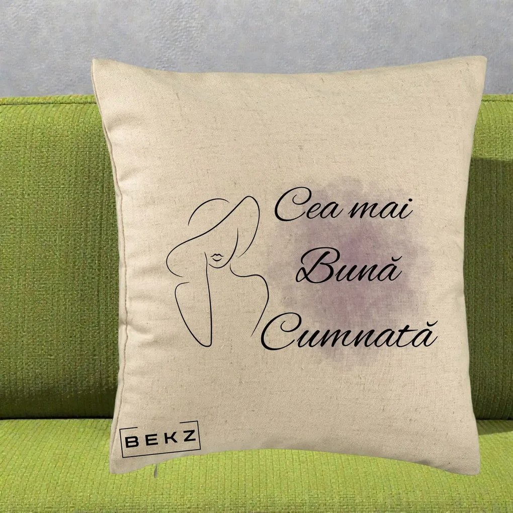 Cadou pentru Cumnata - Perna Personalizata Cea mai Buna Cumnata cu Silueta Dama si Pete Violet, 40x40 cm, Bej, Husa Detasabila, Perna Inclusa, BEKZ®