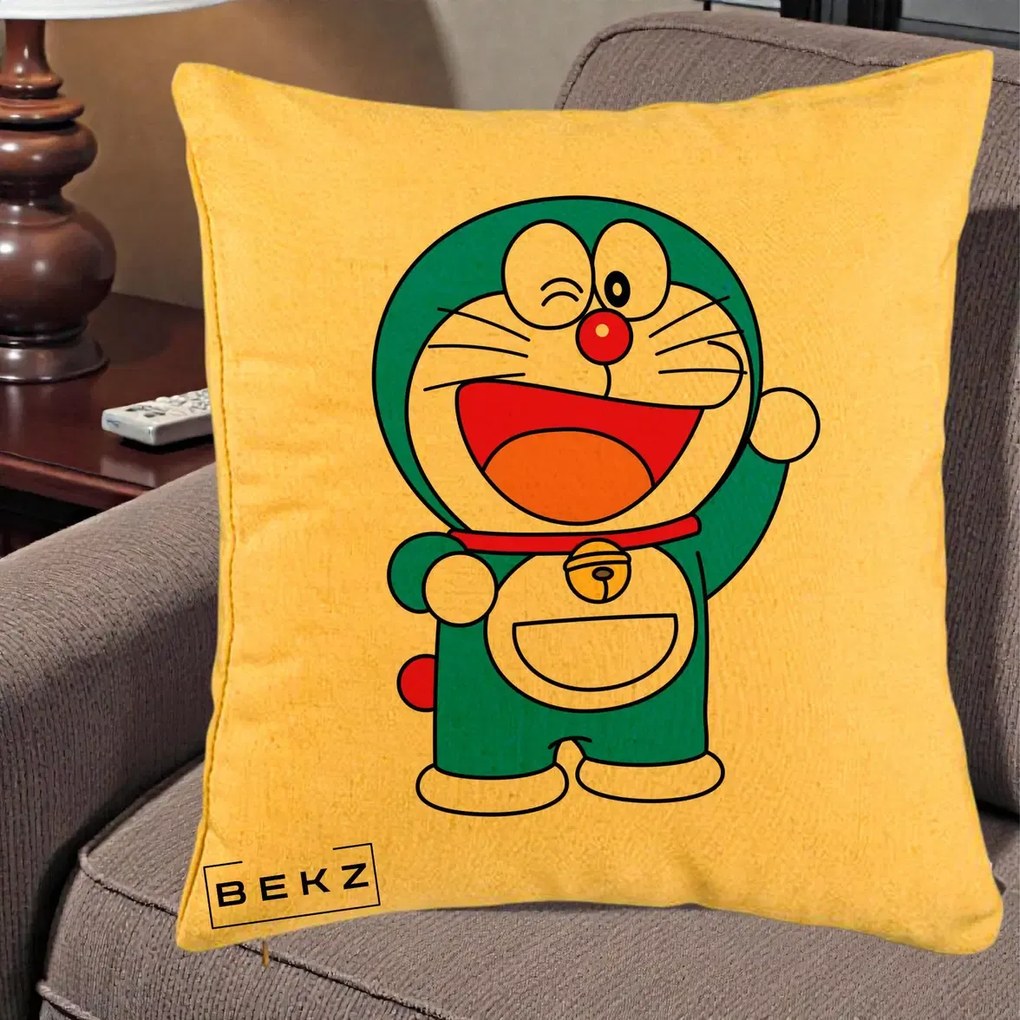 Perna Personalizata Doraemon Salutand, 40x40 cm, Galben, Husa Detasabila, Perna Inclusa, BEKZ®
