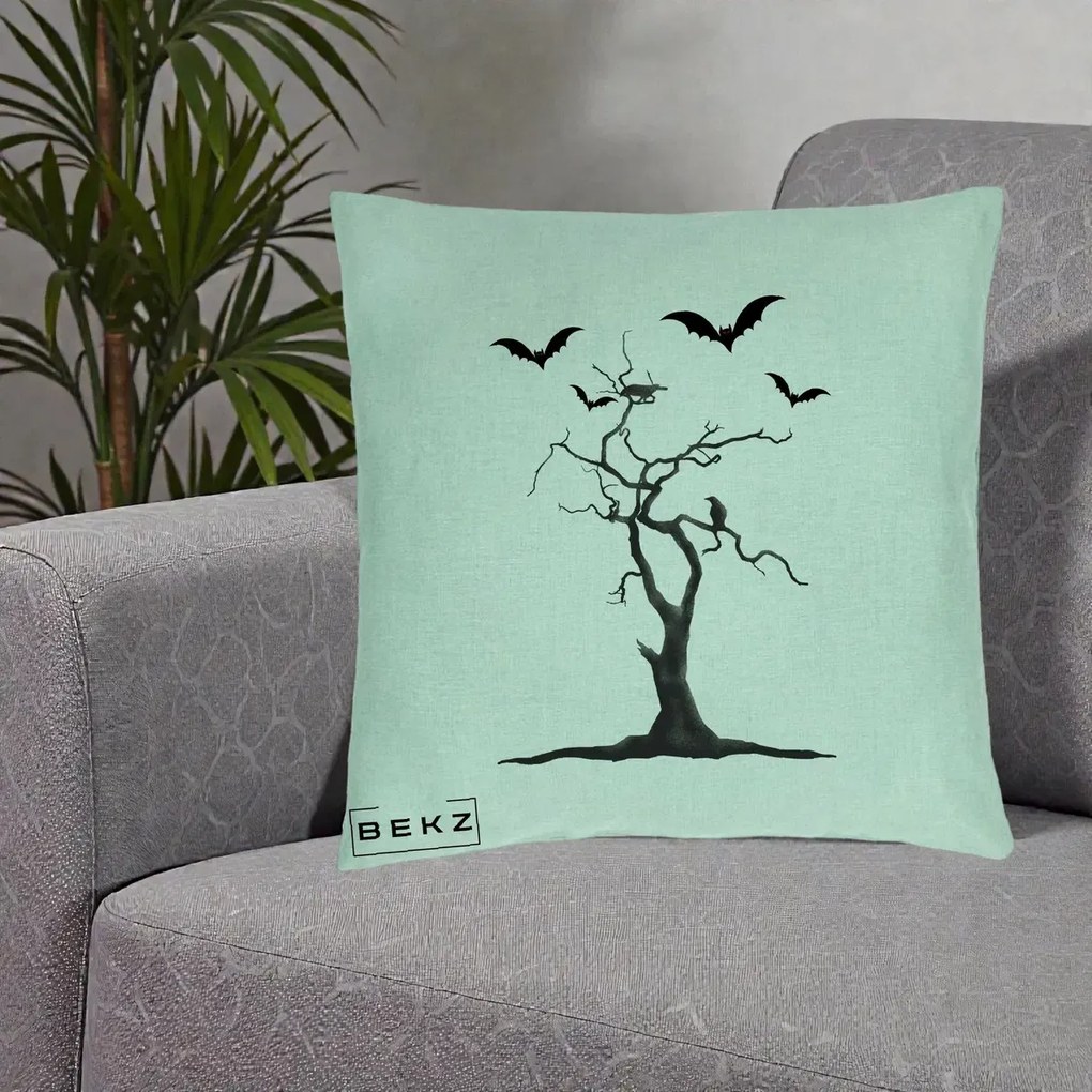 Perna Decorativa Halloween Copac cu Lilieci Alb-Negru, 40x40 cm, Verde Menta, Husa Detasabila, Perna Inclusa, BEKZ®
