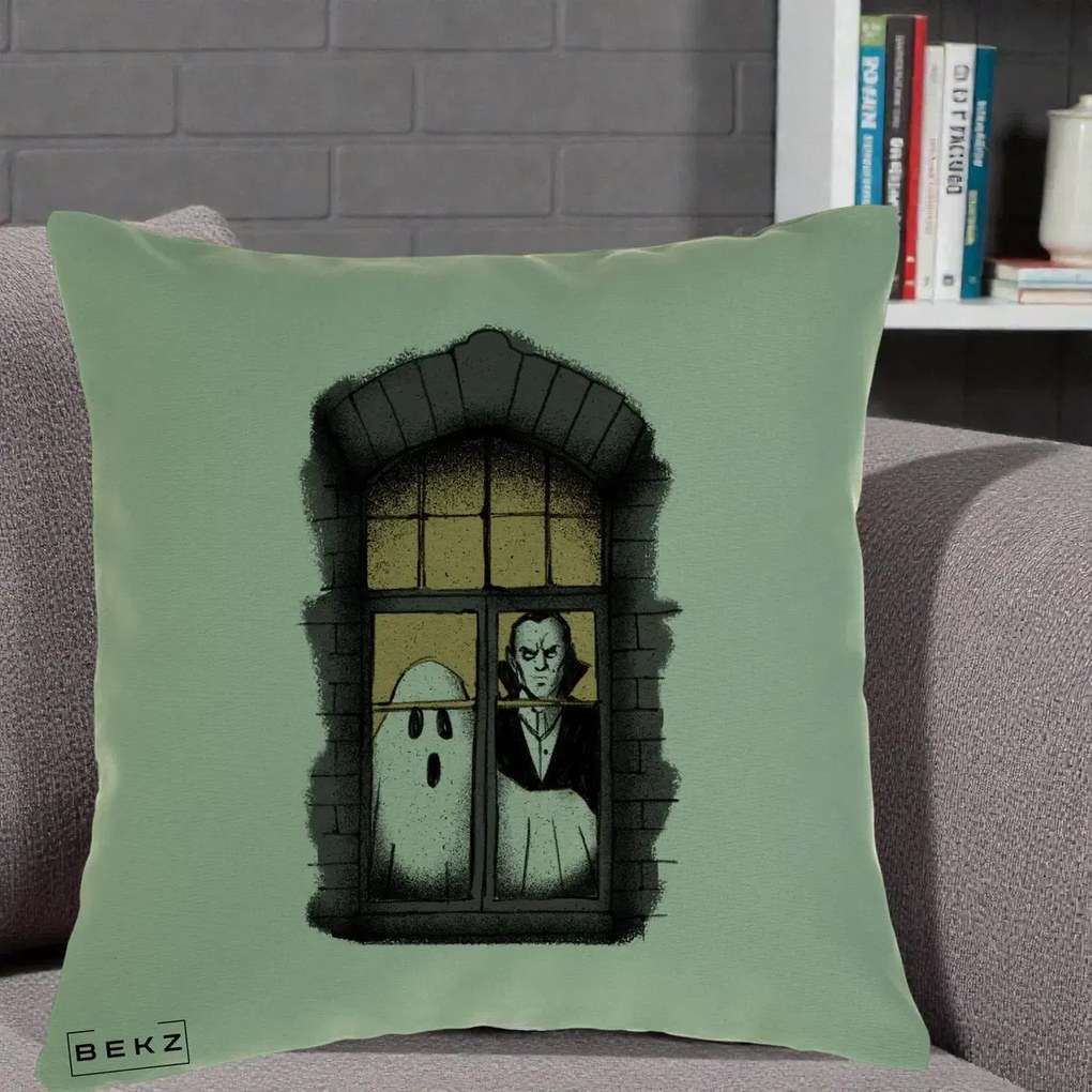 Perna Decorativa Halloween Fantoma si Dracula la Fereastra, 40x40 cm, Verde, Husa Detasabila, Perna Inclusa, BEKZ®