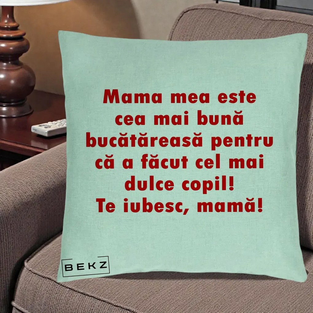 Cadou pentru Mama - Perna Personalizata Mama cea Mai Buna Bucatareasa, 40x40 cm, Verde Menta, Husa Detasabila, Perna Inclusa, BEKZ®