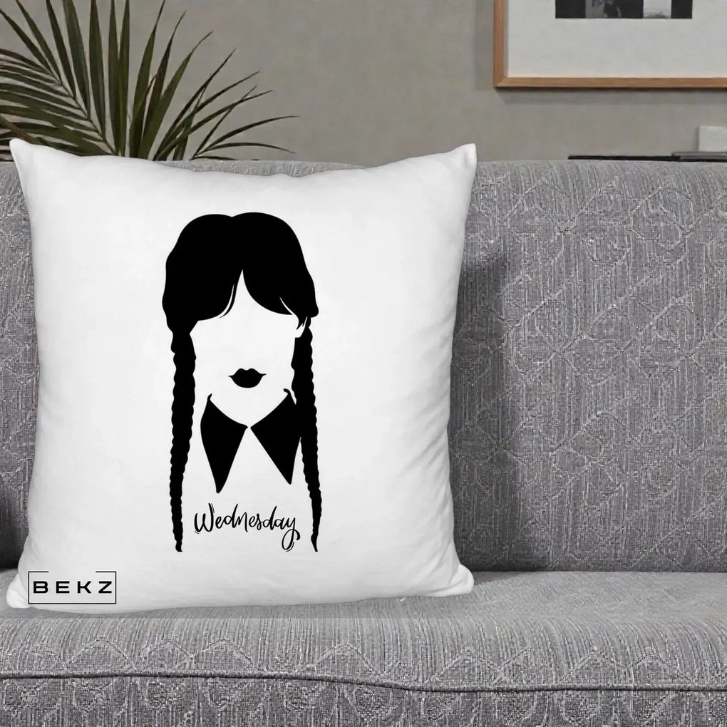 Perna Personalizata Wednesday Addams Silueta Alb-Negru, 40x40 cm, Alb Pufos, Husa Detasabila, Perna Inclusa, BEKZ®