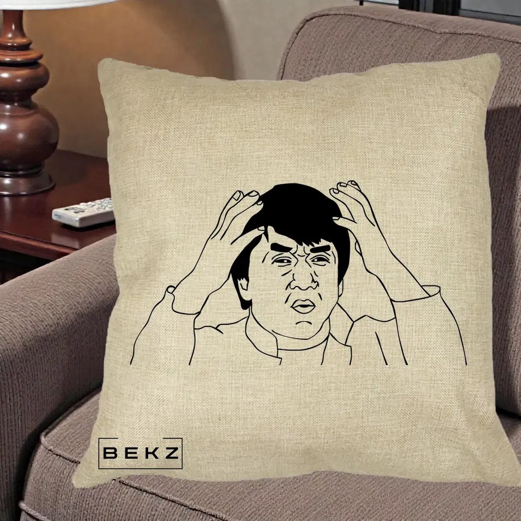 Perna Decorativa Jackie Chan WTF, 40x40 cm, Crem, Husa Detasabila, Perna Inclusa, BEKZ®