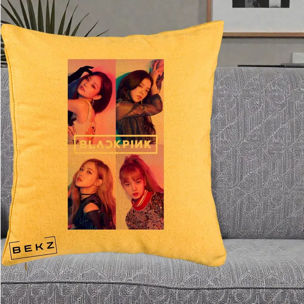Perna Personalizata K-pop BLACKPINK Poster Colaj 4 Membre Violet Roz, 40x40 cm, Galben, Husa Detasabila, Perna Inclusa, BEKZ®