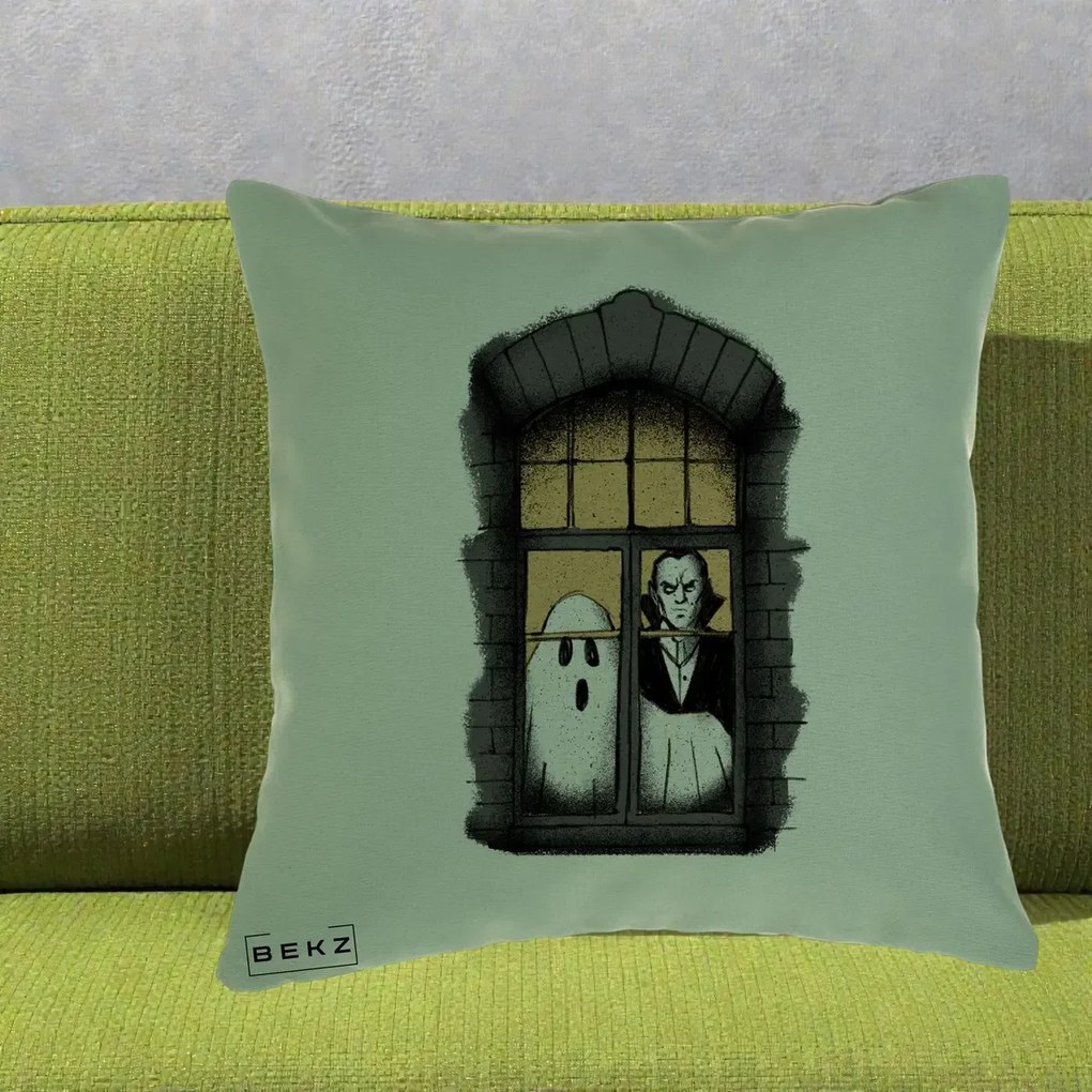 Perna Decorativa Halloween Fantoma si Dracula la Fereastra, 40x40 cm, Verde, Husa Detasabila, Perna Inclusa, BEKZ®