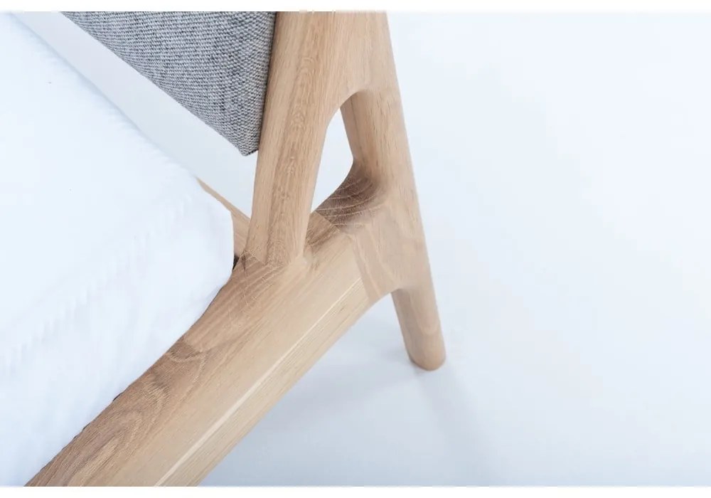 Pat matrimonial gri/în culoare naturală din lemn masiv de stejar 140x200 cm Fawn – Gazzda