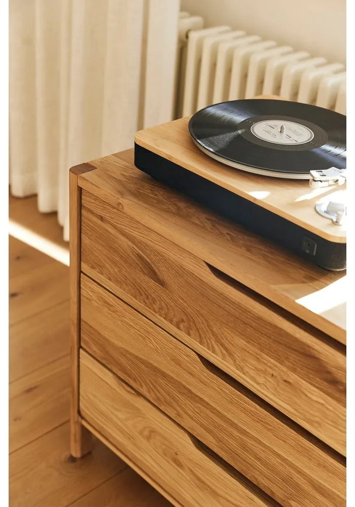 Comodă în culoare naturală joasă din lemn de stejar 140x64 cm Twig – The Beds