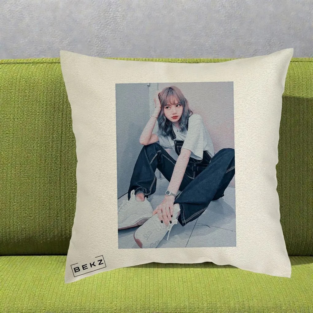 Perna Personalizata K-pop BLACKPINK Lisa, 40x40 cm, Ecru, Husa Detasabila, Perna Inclusa, BEKZ®