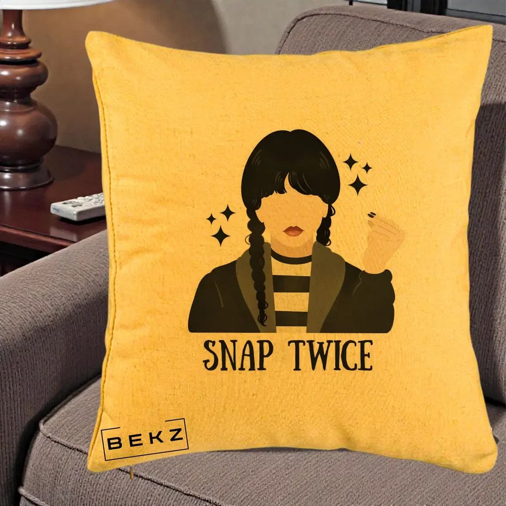 Perna Personalizata Wednesday Snap Twice, 40x40 cm, Galben, Husa Detasabila, Perna Inclusa, BEKZ®