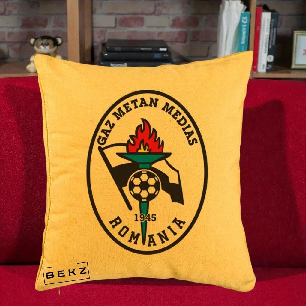 Perna Personalizata Gaz Metan Medias 1945 Fotbal, 40x40 cm, Galben, Husa Detasabila, Perna Inclusa, BEKZ®