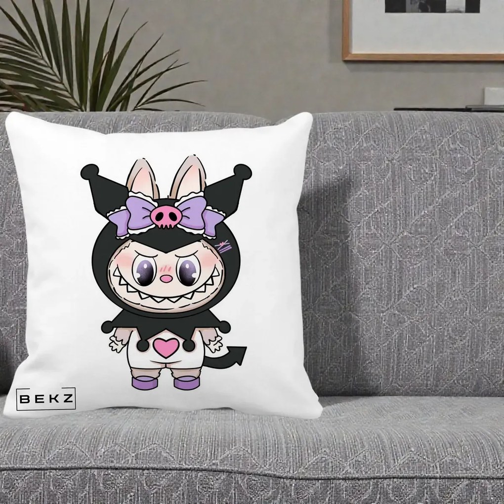 Perna Personalizata Labubu x Kuromi, 40x40 cm, Alba Mata, Husa Detasabila, Perna Inclusa, BEKZ®