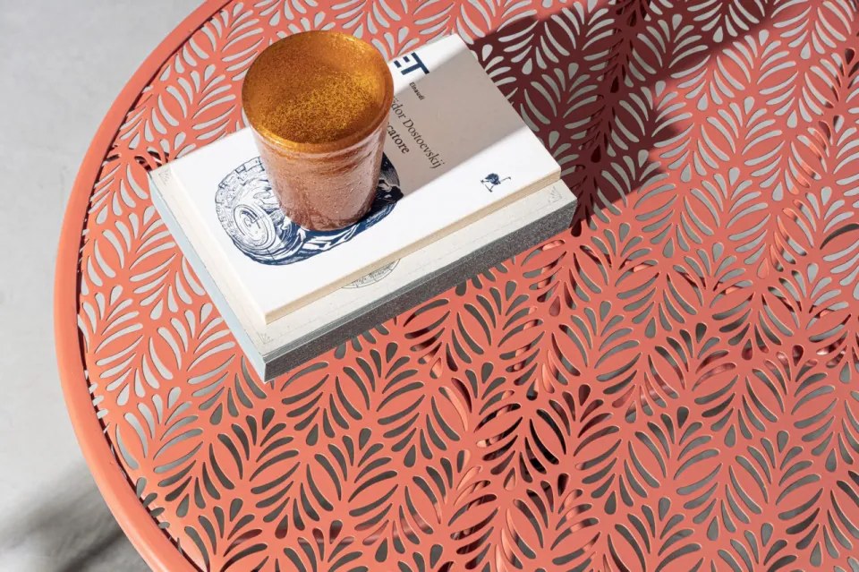 Masa de cafea pentru exterior rosu caramiziu din metal, ∅ 60 cm, Lizette Bizzotto