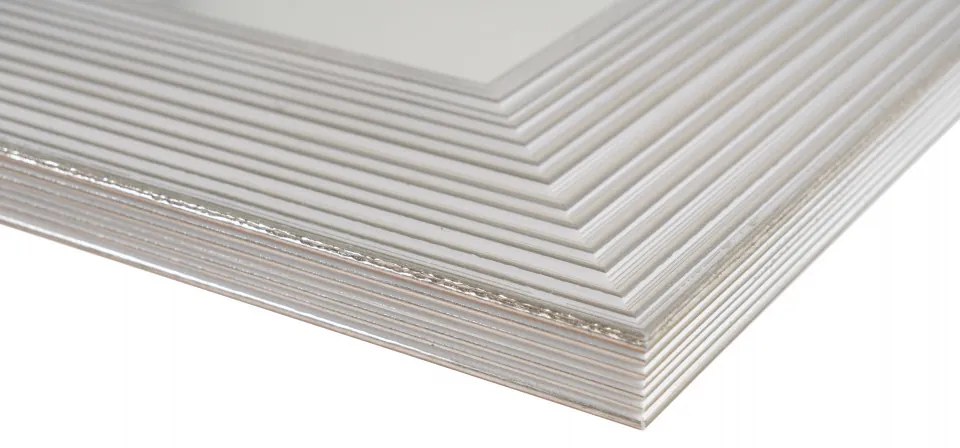 Oglinda dreptunghiulara cu rama din polistiren alba/argintie Harper, 79cm (L) x 59cm (L) x 1,8cm (H)