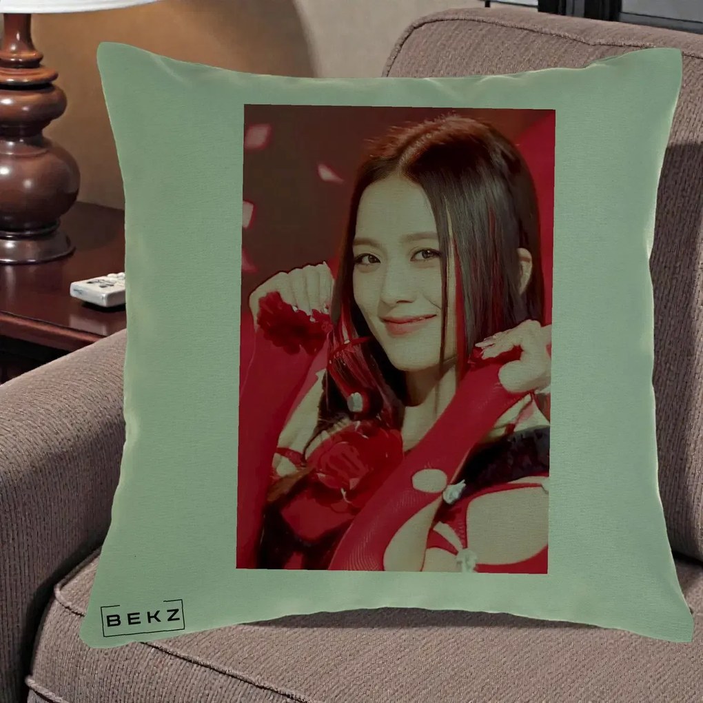 Perna Personalizata K-pop BLACKPINK Jisoo Rosu, 40x40 cm, Verde, Husa Detasabila, Perna Inclusa, BEKZ®