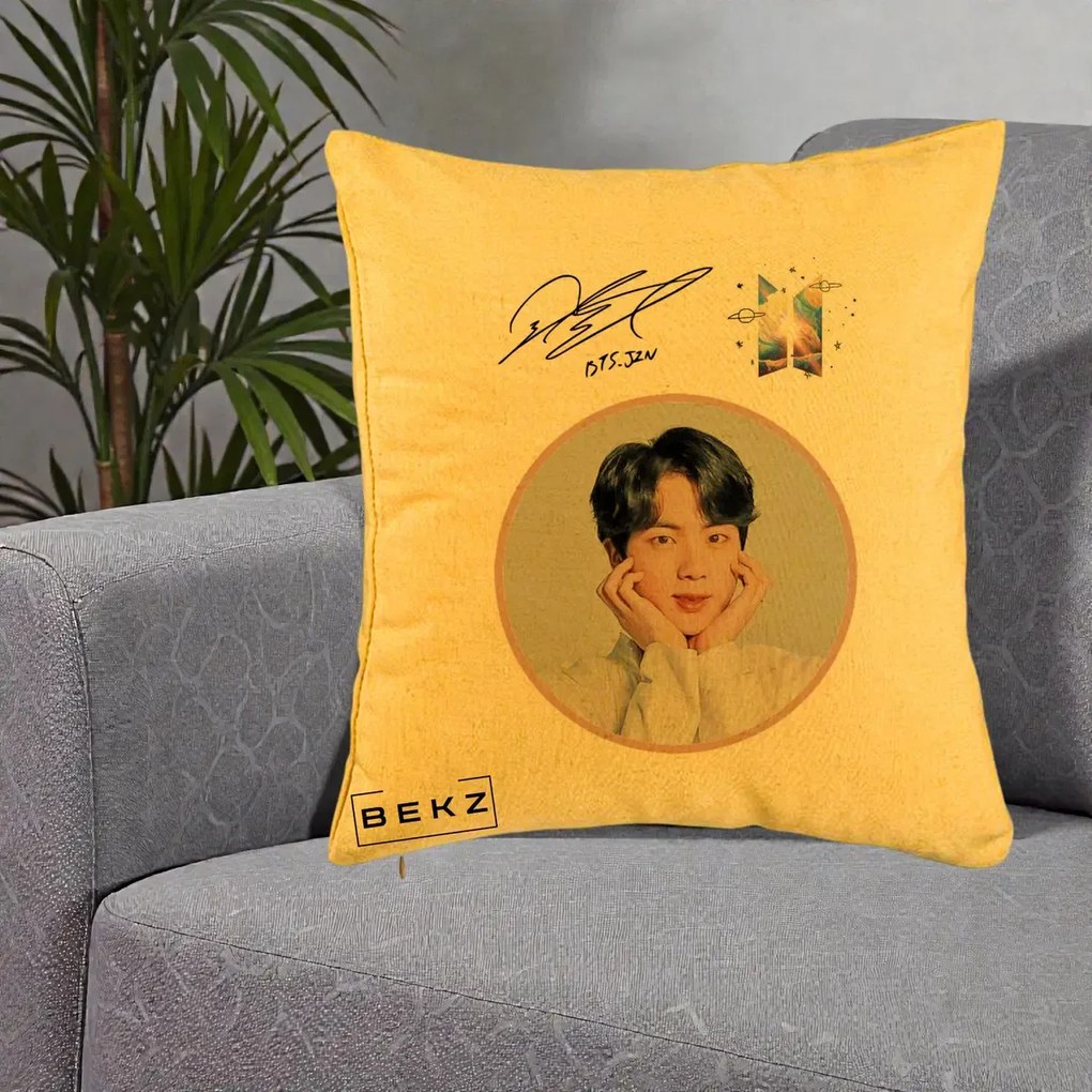 Perna Personalizata K-pop BTS Jin Portret cu Autograf, 40x40 cm, Galben, Husa Detasabila, Perna Inclusa, BEKZ®