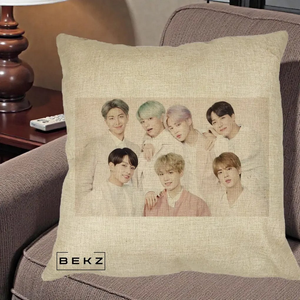 Perna Personalizata K-pop BTS Foto Grup Landscape Pastel, 40x40 cm, Crem, Husa Detasabila, Perna Inclusa, BEKZ®