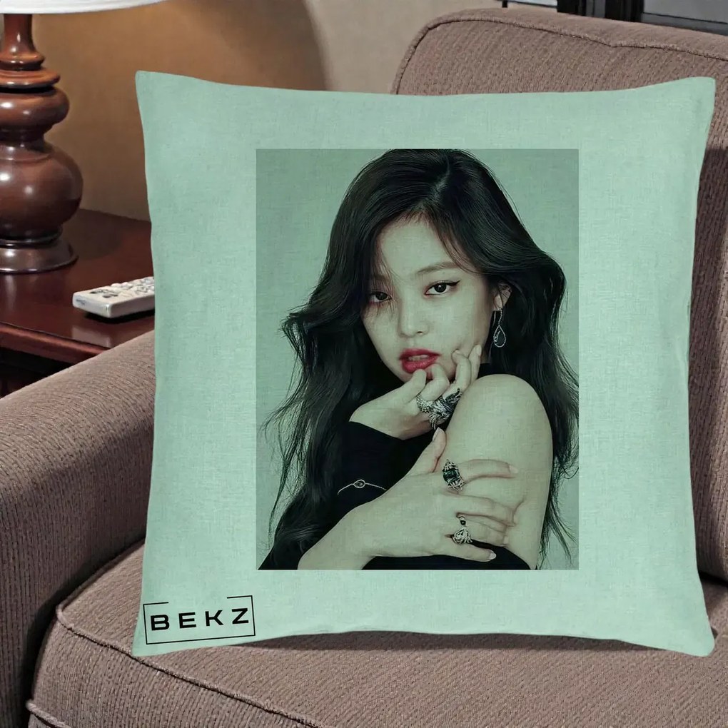 Perna Personalizata K-pop BLACKPINK Jennie Editorial Negru cu Inele, 40x40 cm, Verde Menta, Husa Detasabila, Perna Inclusa, BEKZ®