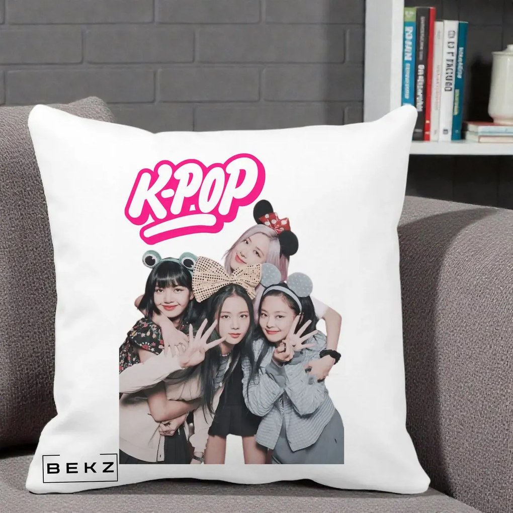 Perna Personalizata BLACKPINK K-Pop Grup Pozitii Amuzante, 40x40 cm, Alba Mata, Husa Detasabila, Perna Inclusa, BEKZ®