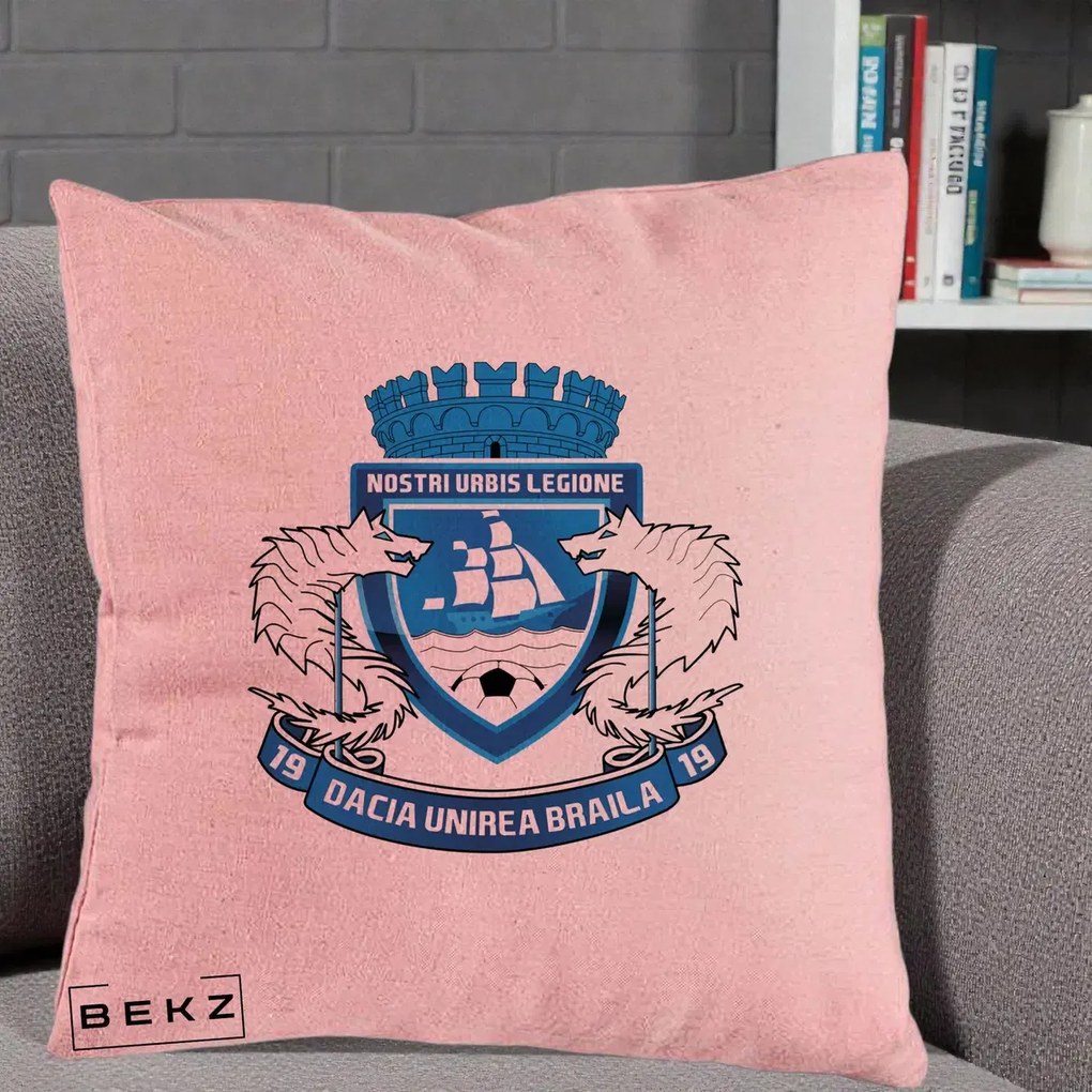 Perna Personalizata Dacia Unirea Braila 1919 Fotbal, 40x40 cm, Roz, Husa Detasabila, Perna Inclusa, BEKZ®