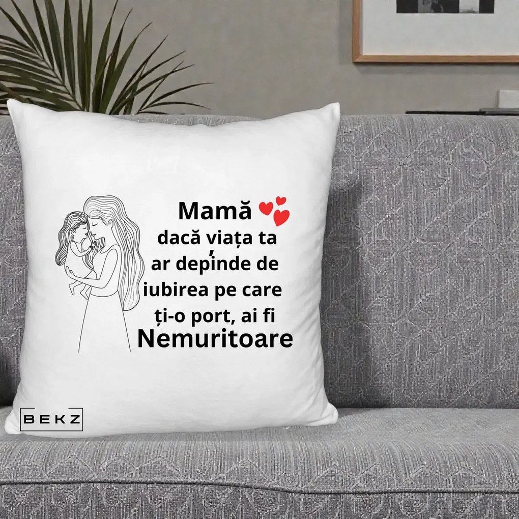 Cadou pentru Mama - Perna Personalizata Mama Nemuritoare cu Copilul in Poala, 40x40 cm, Alb Pufos, Husa Detasabila, Perna Inclusa, BEKZ®