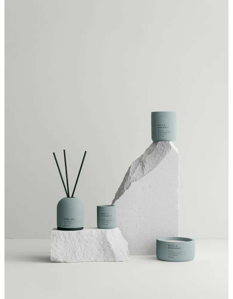 Lumânare parfumată din ceară de soia timp de ardere 25 h Fraga: Basil &amp; Bergamot – Blomus