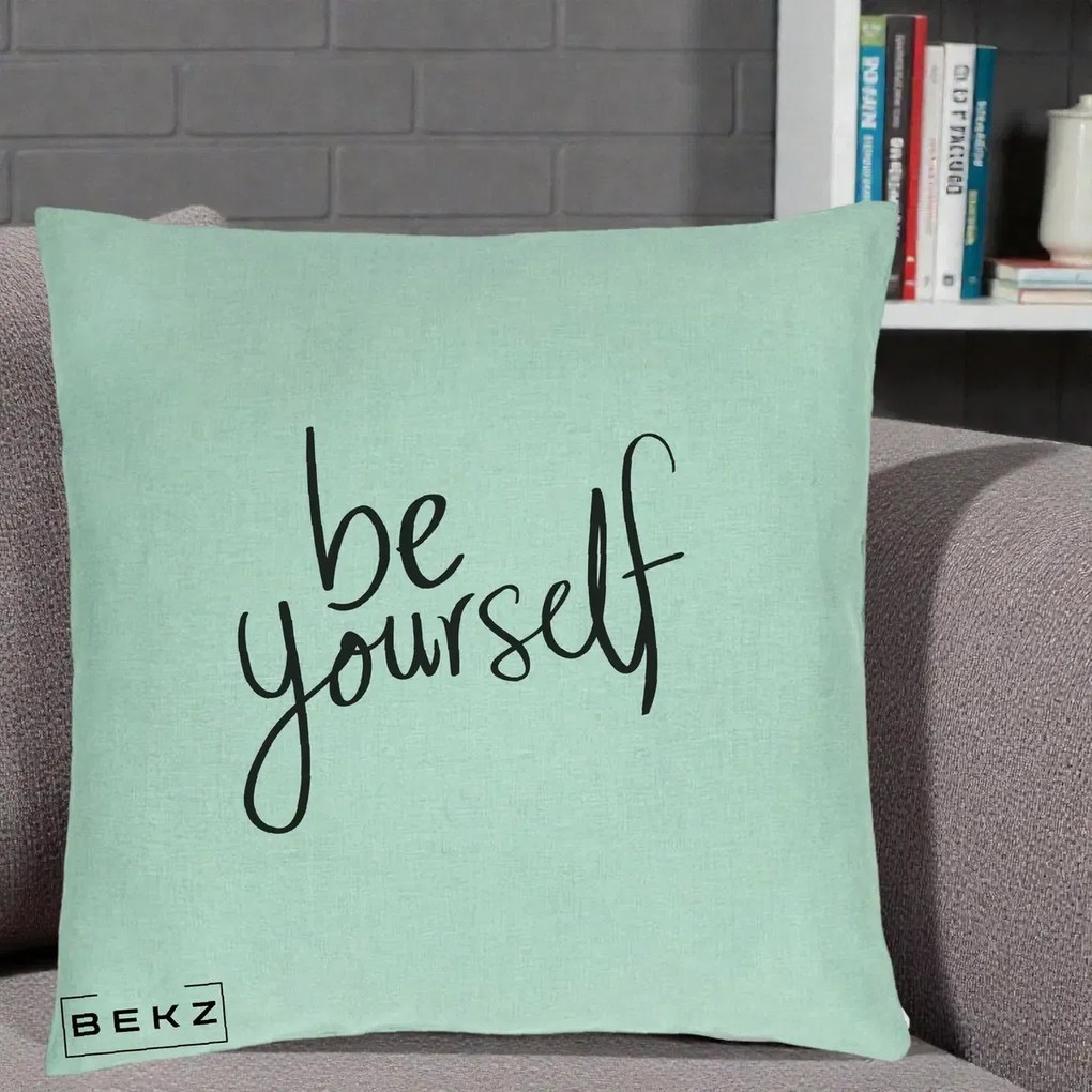 Perna Decorativa Be Yourself Caligrafie Neagra, 40x40 cm, Verde Menta, Husa Detasabila, Perna Inclusa, BEKZ®