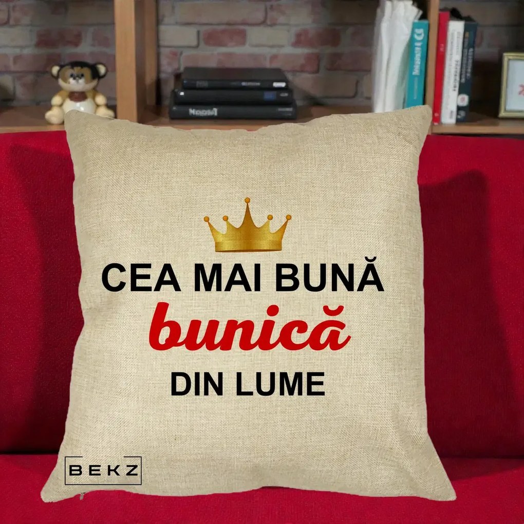 Cadou pentru Bunica - Perna Personalizata Cea Mai Buna Bunica Din Lume Coroana Aurie, 40x40 cm, Crem, Husa Detasabila, Perna Inclusa, BEKZ®
