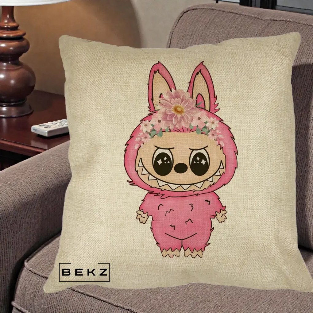 Perna Personalizata Labubu Roz cu Coroana Florala, 40x40 cm, Crem, Husa Detasabila, Perna Inclusa, BEKZ®