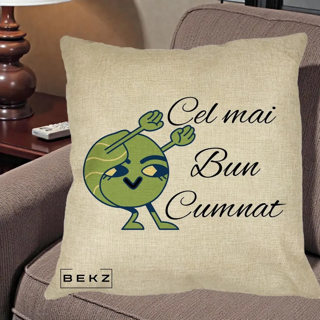 Cadou pentru Cumnat - Perna Personalizata Cel mai Bun Cumnat cu Personaj Funny Verde, 40x40 cm, Crem, Husa Detasabila, Perna Inclusa, BEKZ®
