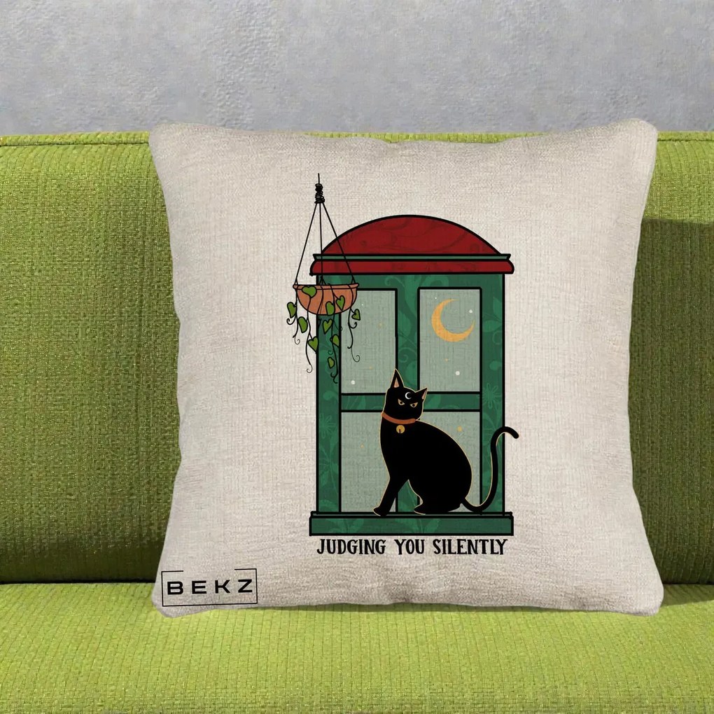 Perna Decorativa Judging You Silently Pisica Geam, 40x40 cm, Bej Canapea, Husa Detasabila, Perna Inclusa, BEKZ®