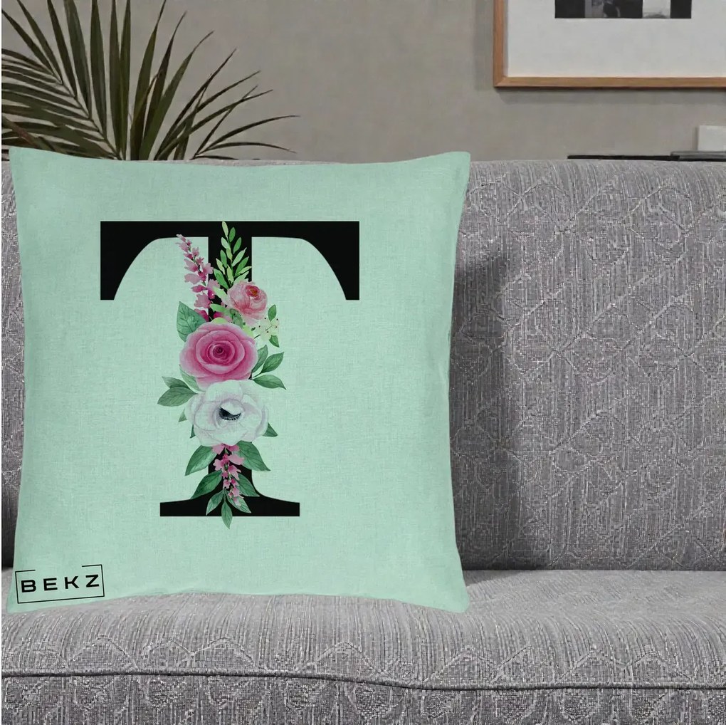 Cadou Personalizat - Perna Personalizata Monograma Florala Litera T, 40x40 cm, Verde Menta, Husa Detasabila, Perna Inclusa, BEKZ®