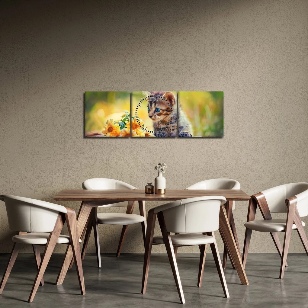 Tablou cu pisicuța uitându-se la floare (cu ceas) (90x30 cm)