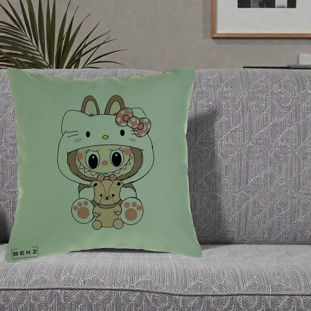 Perna Personalizata Labubu x Hello Kitty, 40x40 cm, Verde, Husa Detasabila, Perna Inclusa, BEKZ®