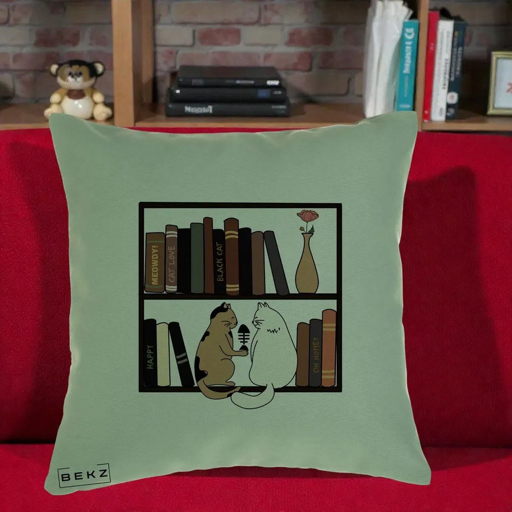 Perna Personalizata Pisici si Carti pe Raft, 40x40 cm, Verde, Husa Detasabila, Perna Inclusa, BEKZ®