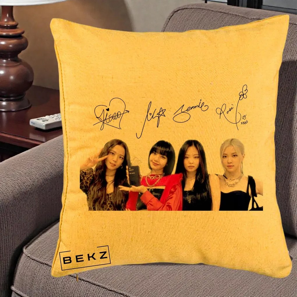 Perna Personalizata K-pop BLACKPINK Semnaturi, 40x40 cm, Galben, Husa Detasabila, Perna Inclusa, BEKZ®