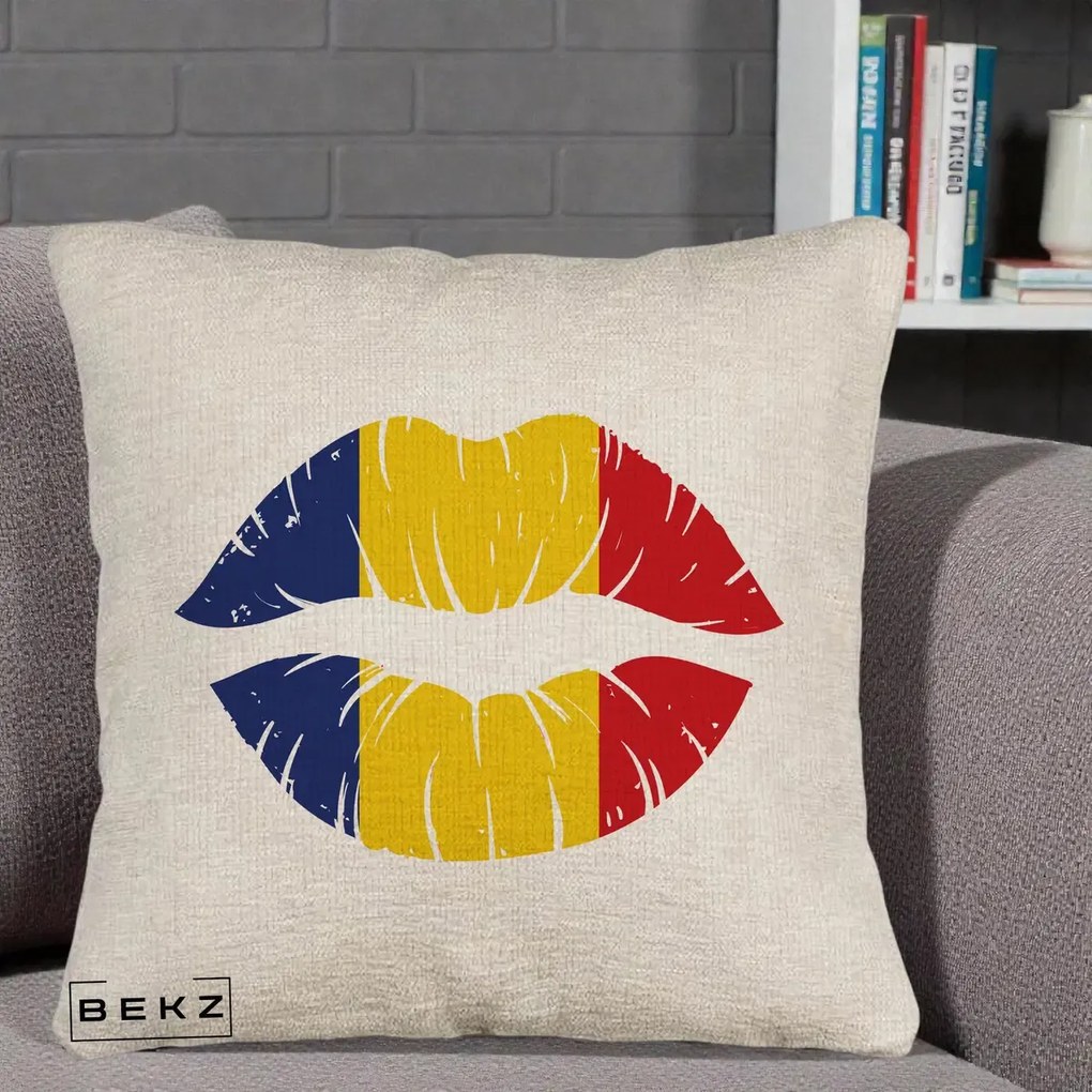 Perna Personalizata Buze Tricolor Romania, 40x40 cm, Bej Canapea, Husa Detasabila, Perna Inclusa, BEKZ®