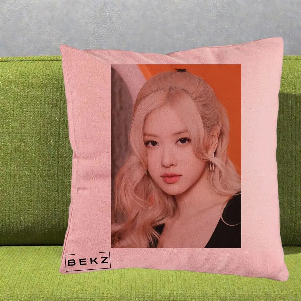 Perna Personalizata K-pop BLACKPINK cu Funda Rosie, 40x40 cm, Roz, Husa Detasabila, Perna Inclusa, BEKZ®