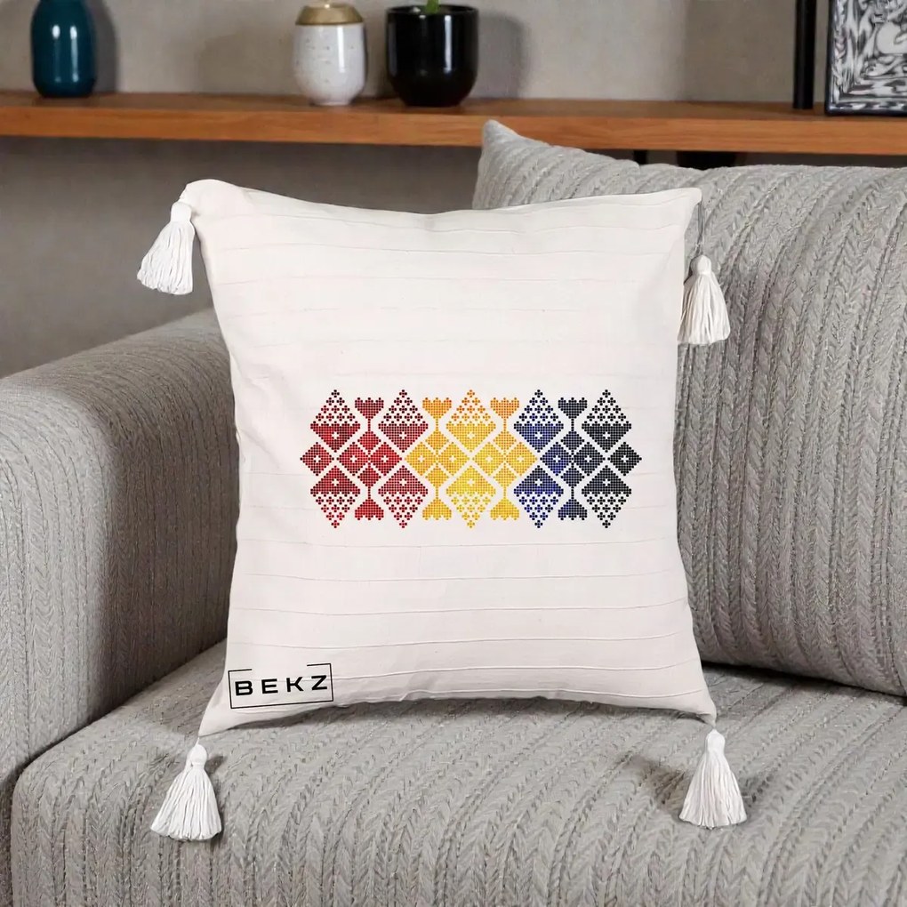 Perna Personalizata Motiv Tricolor Romanesc Broderie, 40x40 cm, Bej cu Franjuri, Husa Detasabila, Perna Inclusa, BEKZ®