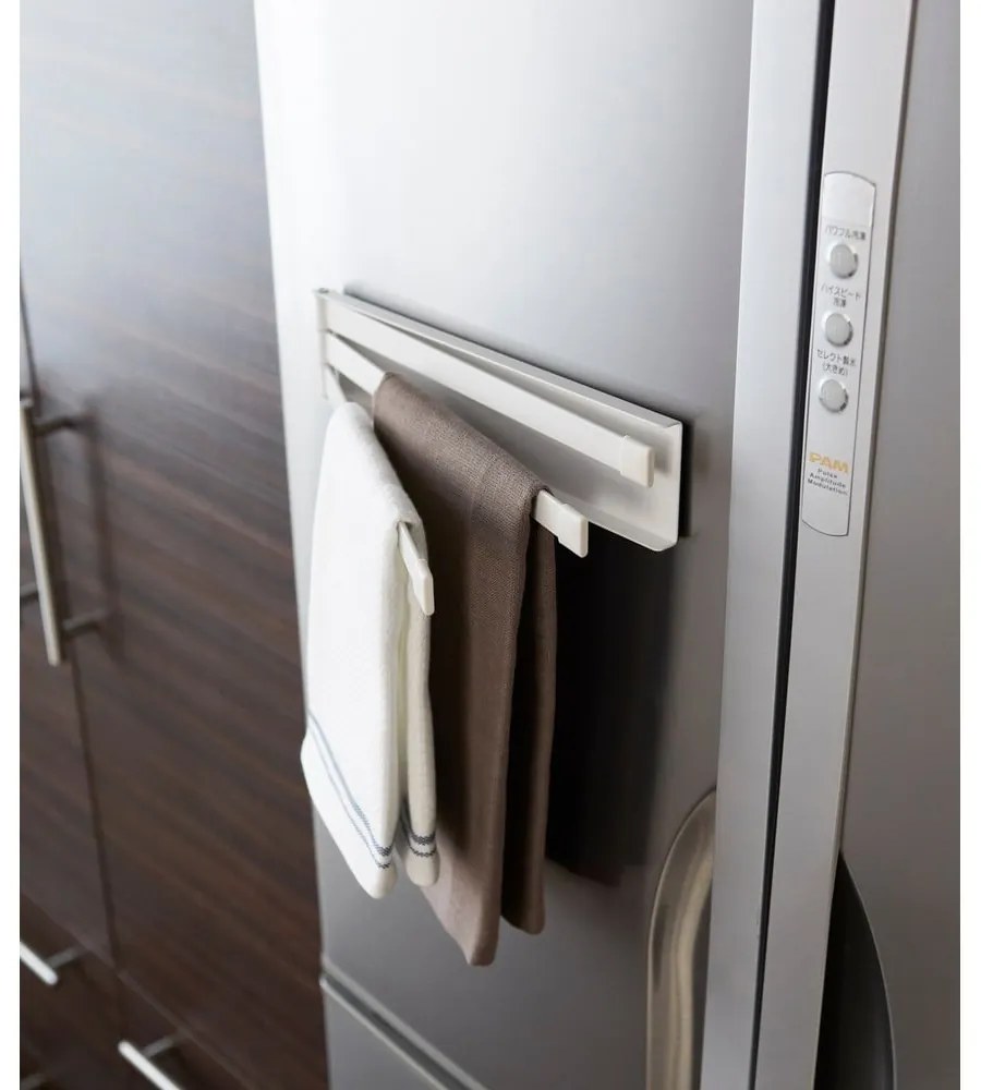 Cuier magnetic reglabil pentru prosoape de bucătărie YAMAZAKI Tower, alb